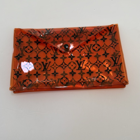 LOUIS VUITTON MONOGRAM CLUTCH - Picture 4 of 6